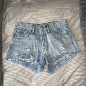 BDG PALE DENIM DISTRESSED MID RISE SHORTS